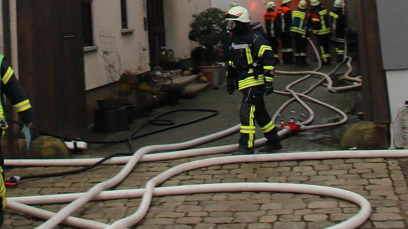 Feuerwehrschl&auml;uche m&uuml;ssen gereinigt werden. Eine Waschanlage f&uuml;r den Markt Ma&szlig;bach ist in Poppenlauer geplant.