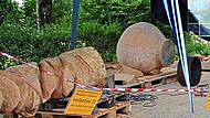 Die Arbeit mit dem Werkstoff Holz in diesen Dimensionen ist nicht nur kreativ, sondern auch anstrengend. R.Popp Die Arbeit mit dem Werkstoff Holz in diesen Dimensionen ist nicht nur kreativ, sondern auch anstrengend. R.Popp