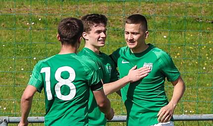 Dank eines Doppelpacks von Jonas Nickol (rechts) hat der TSV Neukenroth sich im Pokal-Achtelfinale im Lokalduell gegen den FC Stockheim durchgesetzt.