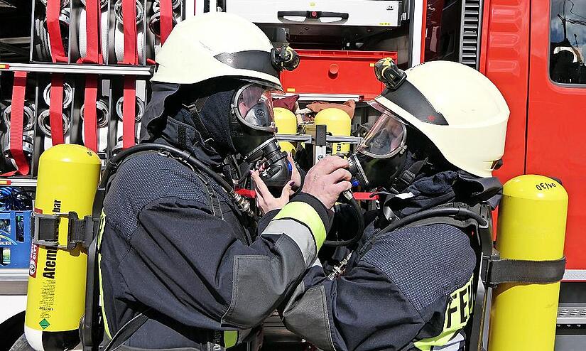 Die Zwillinge Paul und Maria Eckl sind auch als Atemschutzger&auml;tetr&auml;ger bei der Feuerwehr Ditterswind im Einsatz.