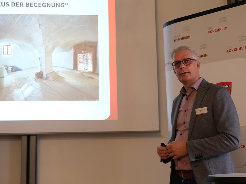 Oberbürgermeister Uwe Kirschstein erläuterte den Stand der Rathaussanierung in Forchheim.Forchheim & Fränkische Schweiz Oberbürgermeister Uwe Kirschstein erläuterte den Stand der Rathaussanierung in Forchheim.