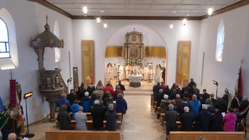 Das 100-j&auml;hrige Bestehen der Niederndorfer Kirche wurde mit einem Gottesdienst gefeiert.