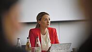 Digitalministerin Judith Gerlach steht derzeit auf vielen Einladungskarten. Anfang August sprach sie auch mit Vertretern der Forchheimer Wirtschaft im Medical Valley Center über die Herausforderungen der Digitalisierung.Forchheim & Fränkische Schweiz Digitalministerin Judith Gerlach steht derzeit auf vielen Einladungskarten. Anfang August sprach sie auch mit Vertretern der Forchheimer Wirtschaft im Medical Valley Center über die Herausforderungen der Digitalisierung.Forchheim & Fränkische Schweiz