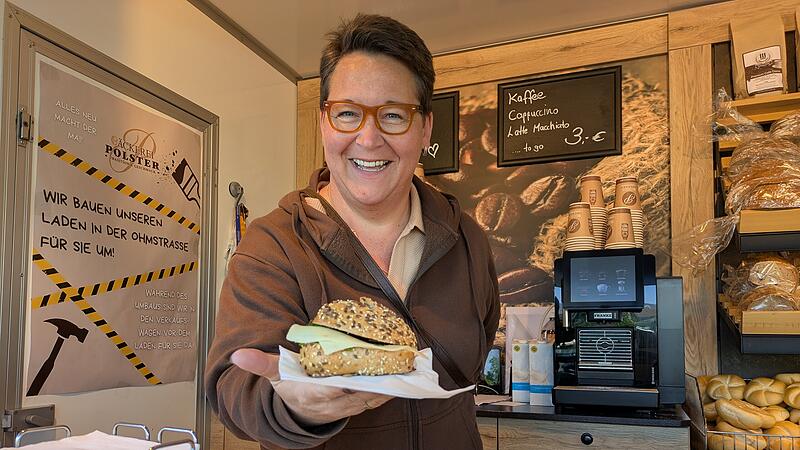 Aktuell findet der Verkauf ganz ungewohnt aus einem kleinen Wagen heraus statt. Das ganze Sortiment der B&auml;ckerei Polster ist hier trotzdem erh&auml;ltlich.