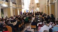 „Vesperkirche“ in der Morizkirche in Coburg: Die Morizkirche ist knackevoll, und es herrscht eine aufgeschlossene, freundliche Atmosphäre.