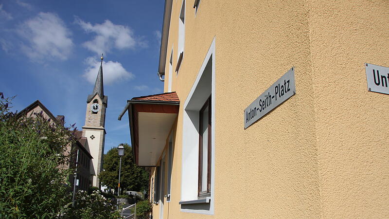 Der Anton-Seith-Platz geht auf den ehemaligen B&uuml;rgermeister Reichenbachs zur&uuml;ck.