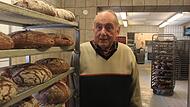 Werner Fumy, 74, backt seit 1960 Brötchen in Höchstadt. Ein Ende  ist  trotz der schwierigen Umstände nicht in Sicht.