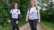 100 Kilometer wollen die Strullendorferinnen Anita Schäfer (rechts) und Heidi Deuß in 24 Stunden beim Mammutmarsch in Berlin laufen - und das für den guten Zweck.
