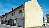 Dieses Gebäude in der Mangstraße mit Ladengeschäften wird zum Mehrparteienhaus umgebaut. Es entstehen neun Wohneinheiten unterschiedlicher Größen. K.- H. Hofmann Dieses Gebäude in der Mangstraße mit Ladengeschäften wird zum Mehrparteienhaus umgebaut. Es entstehen neun Wohneinheiten unterschiedlicher Größen. K.- H. Hofmann