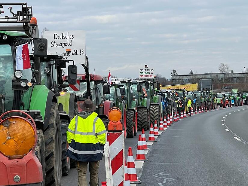 Blockade Bauern Auffahrt Tennenlohe