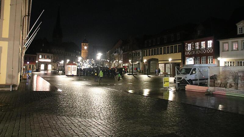 Die Demonstrationen auf dem Lichtenfels Marktplatz, die doch von Gegnern der Corona-Ma&szlig;nahmen abgehalten werden, k&ouml;nnen weiter in der bekannten Form stattfinden. Nur unangemeldete Protestz&uuml;ge hat das Landratsamt nun untersagt.