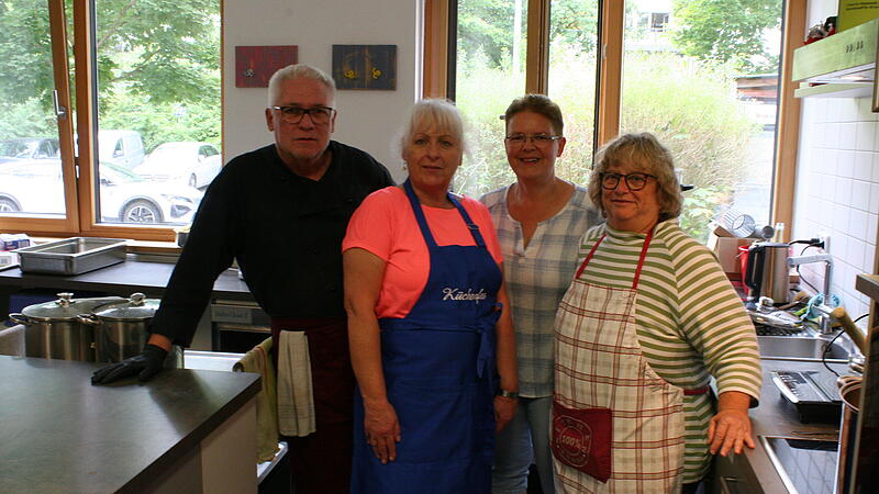 Herbert Elsner mit seinem Team der Supp Kultur.