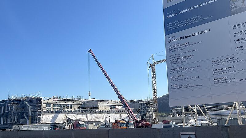 Anfang M&auml;rz 2026 feiert der Landkreis am neuen Schulzentrum in Hammelburg das Richtfest f&uuml;r den ersten Bauabschnitt.