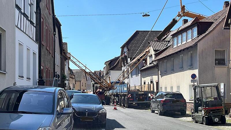 Ein Baukran ist in Hammelburg eingestürzt. Ein Baukran ist in Hammelburg eingestürzt.