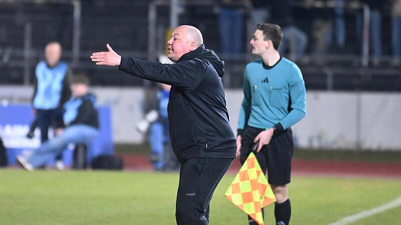 Der Bayreuther Trainer Lukas Kling konnte mit dem Auftritt seiner Mannschaft in Burghausen zufrieden sein. Der Bayreuther Trainer Lukas Kling konnte mit dem Auftritt seiner Mannschaft in Burghausen zufrieden sein.
