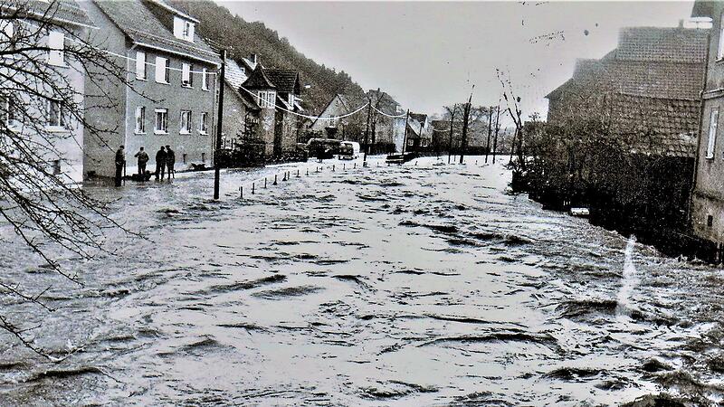 Durch Steinberg wälzte sich der aufgewühlte Kronachfluss. Durch Steinberg wälzte sich der aufgewühlte Kronachfluss.