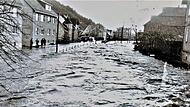 Durch Steinberg wälzte sich der aufgewühlte Kronachfluss.