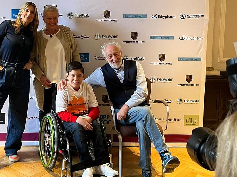 Rasul mit Dieter Hallervorden vor der Kamera