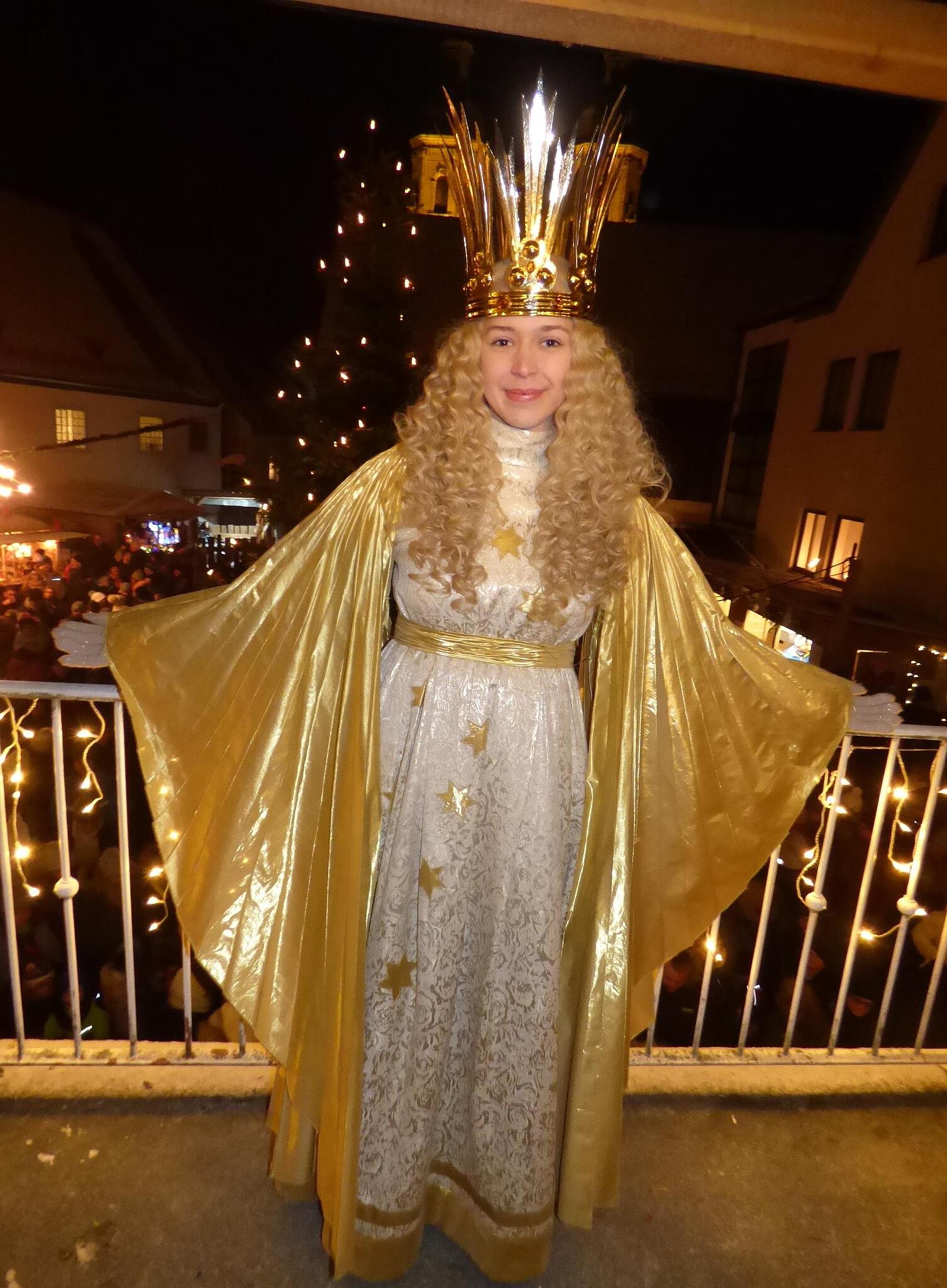 Nürnberger Christkind besucht den Weihnachtsmarkt Gößweinstein