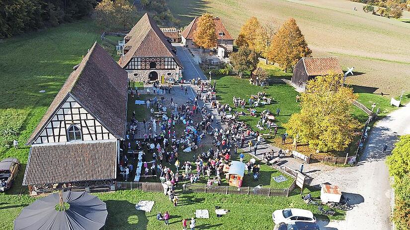 Auf dem Gelände der Alten Schäferei tummelten sich die Familien bei bestem Herbstwetter während der „Kirche Kunterbunt“.