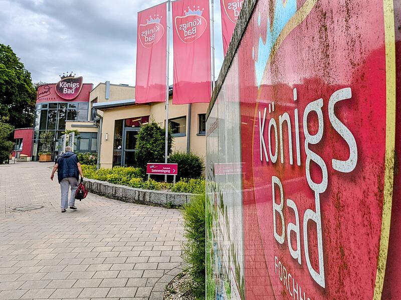 Königsbad ForchheimForchheim & Fränkische Schweiz „Freibad geschlossen!" Auch in diesem Sommer kommt es immer wieder zu Teilschließungen des Königsbads in Forchheim. Der Grund: fehlende Bademeister. Wie die Lage aktuell ist – und ob Besserung in Sicht ist.