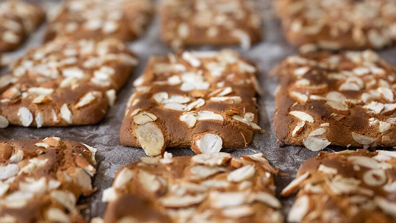 Pfefferkuchen mit Mandelsplitter Pfefferkuchen mit Mandelsplitter