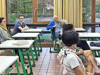Oberstudiendirektorin und Schulleiterin Karin Maywald (im Bild rechts) stellte den Neubürgern die Kissinger Berufsschule vor.