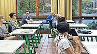Oberstudiendirektorin und Schulleiterin Karin Maywald (im Bild rechts) stellte den Neubürgern die Kissinger Berufsschule vor.