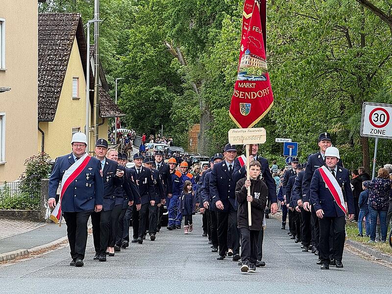 150 Jahre FFW Weisendorf Es ist das große Highlight der 150-Jahr-Feierlichkeiten der Feuerwehr in Weisendorf: der Festumzug am Sonntag.