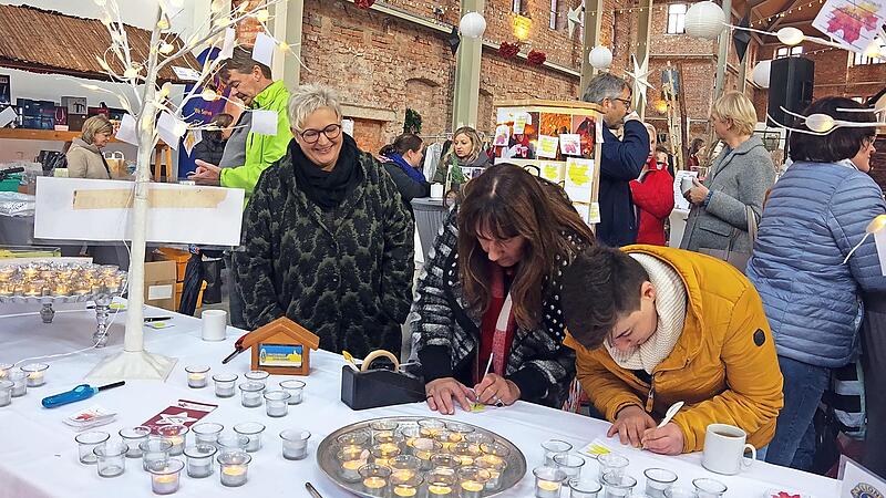 Beim Martinimarkt wird wieder die Wunschbaum-Aktion des Kronacher Lions-Clubs stattfinden, der sich &ndash; wie unser Bild aus dem Jahr 2019 zeigt &ndash; gro&szlig;er Beliebtheit erfreut.