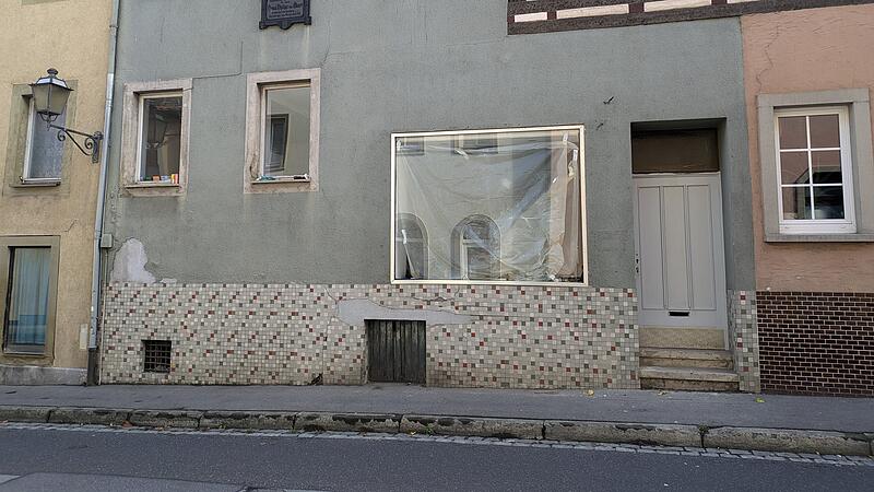 In dem Laden in der Riemenschneiderstra&szlig;e soll ein Head- und Growshop f&uuml;r Cannabiszubeh&ouml;r entstehen.