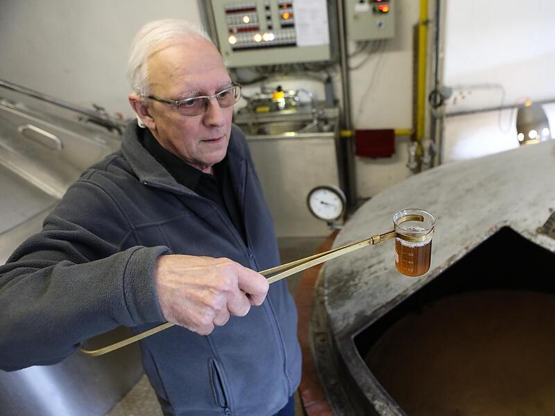 Konrad Greif, der ehemalige Chef der Brauerei Eichhorn, braute bis 2022 in der Bamberger Straße in Forchheim. Dann übergab er die Geschäfte.Forchheim & Fränkische Schweiz Konrad Greif, der ehemalige Chef der Brauerei Eichhorn, braute bis 2022 in der Bamberger Straße in Forchheim. Dann übergab er die Geschäfte.Forchheim & Fränkische Schweiz