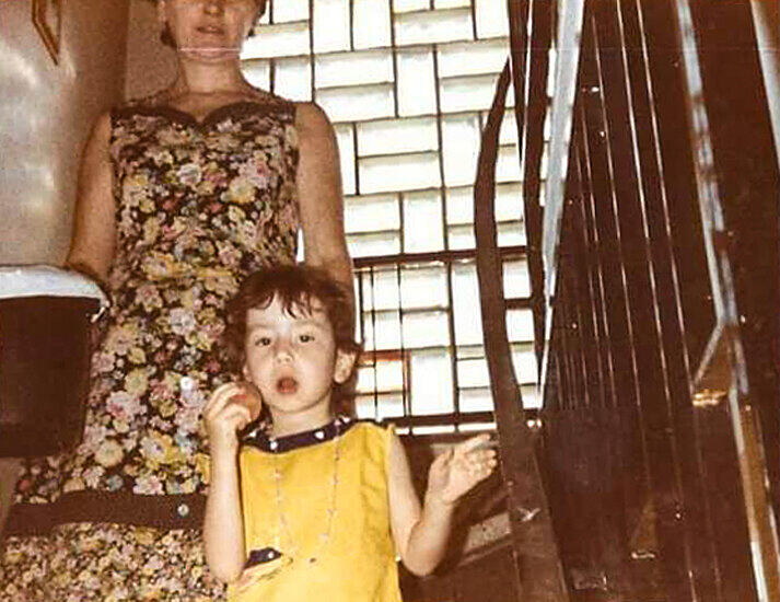 Leider ist dies das einzige Foto, das die Mutter von Silke Ortaeri (auf dem Foto als Mädchen) in den 1970er Jahren zeigt. Nun fragt Silke Ortaeri: "Wer hat meine Mutter Luise Dallwitz, geborene Lang, in Bad Kissingen oder Bad Brückenau damals kennengelernt?"