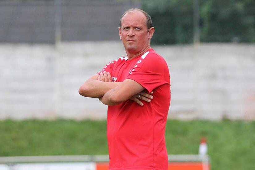 Hinter Stefan Gehring, dem Trainer des FC Nordhalben, und seiner  Mannschaft liegen durchwachsene Wochen in der Kreisklasse 4 Kronach. Am Sonntag wollen sie wieder punkten – ausgerechnet gegen den Spitzenreiter TSV Ludwigsstadt.