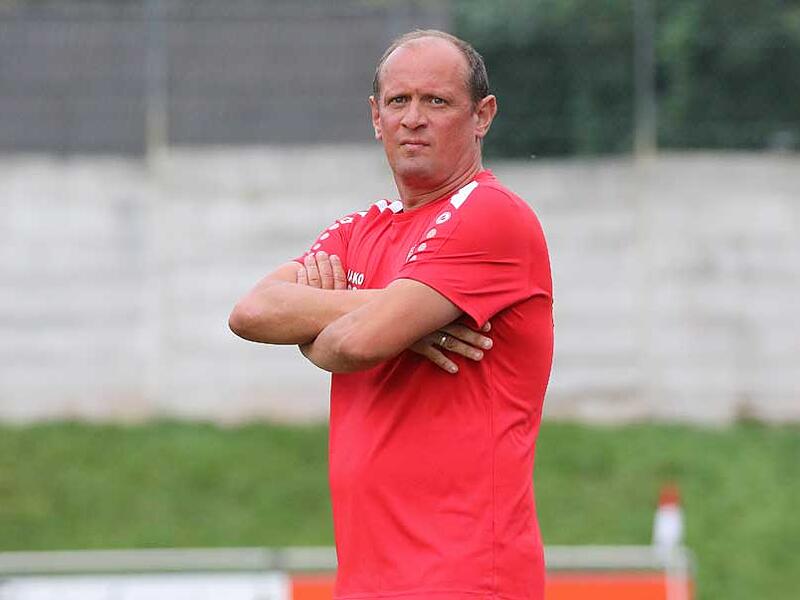 Hinter Stefan Gehring, dem Trainer des FC Nordhalben, und seiner Mannschaft liegen durchwachsene Wochen in der Kreisklasse 4 Kronach. Am Sonntag wollen sie wieder punkten – ausgerechnet gegen den Spitzenreiter TSV Ludwigsstadt. Hinter Stefan Gehring, dem Trainer des FC Nordhalben, und seiner Mannschaft liegen durchwachsene Wochen in der Kreisklasse 4 Kronach. Am Sonntag wollen sie wieder punkten – ausgerechnet gegen den Spitzenreiter TSV Ludwigsstadt.