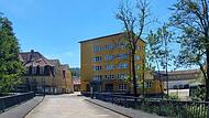 Blick &uuml;ber die Itz aufs Gel&auml;nde der fr&uuml;heren Porzellanfabrik Griesbach von D&ouml;rfles-Esbach aus.