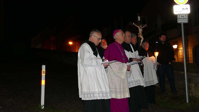Auch 2024 hat Erzbischof emeritus Ludwig Schick die Bittg&auml;nger angef&uuml;hrt