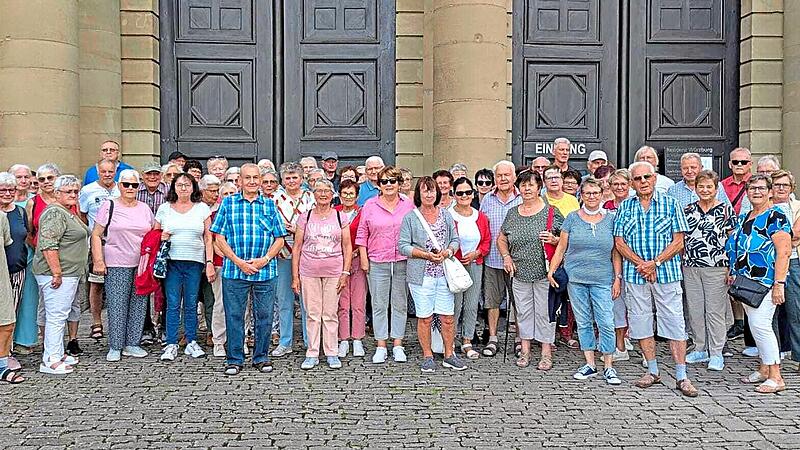 Zahlreiche Mitglieder des VdK-Ortsverbandes Hammelburg nahmen am Tagesausflug nach W&uuml;rzburg teil. Hier standen die Besichtigung der Residenz sowie eine Schifffahrt auf dem Main auf dem Programm.Helmut Merz