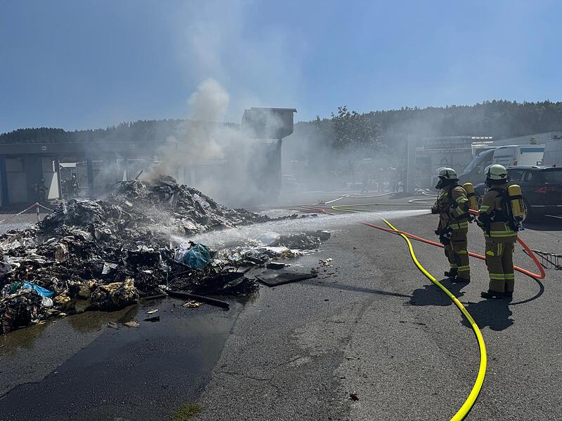 Kronach: Abfall f&auml;ngt in Entsorgungsfahrzeug Feuer - Fahrer reagiert schnell