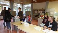 Bis gegen 14.30 Uhr hatten 63 Wählerinnen und Wähler ihre Stimme im Wahllokal abgegeben. Die meisten der 3316 stimmberechtigten Bürgerinnen und Bürger wählten schon vorab per Briefwahl.Forchheim & Fränkische Schweiz Bis gegen 14.30 Uhr hatten 63 Wählerinnen und Wähler ihre Stimme im Wahllokal abgegeben. Die meisten der 3316 stimmberechtigten Bürgerinnen und Bürger wählten schon vorab per Briefwahl.Forchheim & Fränkische Schweiz