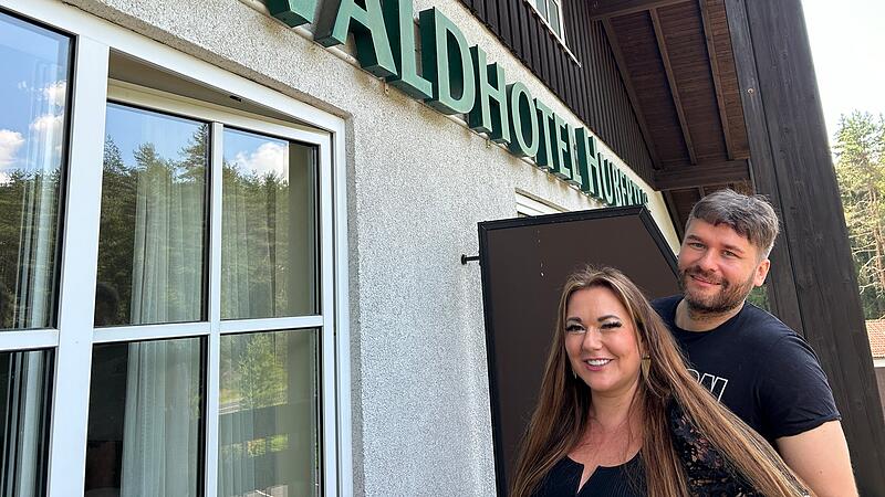 Seit 1996 gibt es das „Waldhotel Hubertus“ in der Nähe des ehemaligen Grenzübergangs zwischen Rottenbach (Landkreis Coburg) und Eisfeld (Landkreis Hildburghausen). Neue Eigentümer sind jetzt Dennis Klak und Angela Henn.