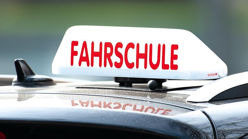 Stoppschild &uuml;berfahren, die Vorfahrtsregeln missachtet, den Blinker vergessen, falsch abgebogen: Warum Fahrsch&uuml;ler durch die praktische Fahrpr&uuml;fung fallen, kann unterschiedliche Gr&uuml;nde haben.