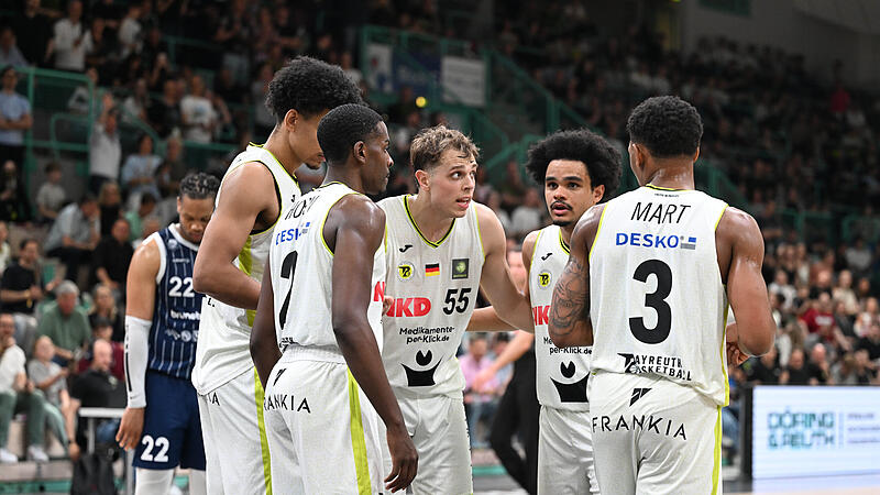 Sport Basketball 2. Bundesliga PROA Saison 2025 / 2026  34. Spieltag  am Samstag  02.05.2026  Spielbeginn 19.30 h Spielort  Bayreuth Oberfrankenhalle BBC Bayreuth gegen VfL SparkassenStars Bochum  Halbzeitergebnis 50:45 Endstand 103:88 Leroy Ikejiaku Tehr
