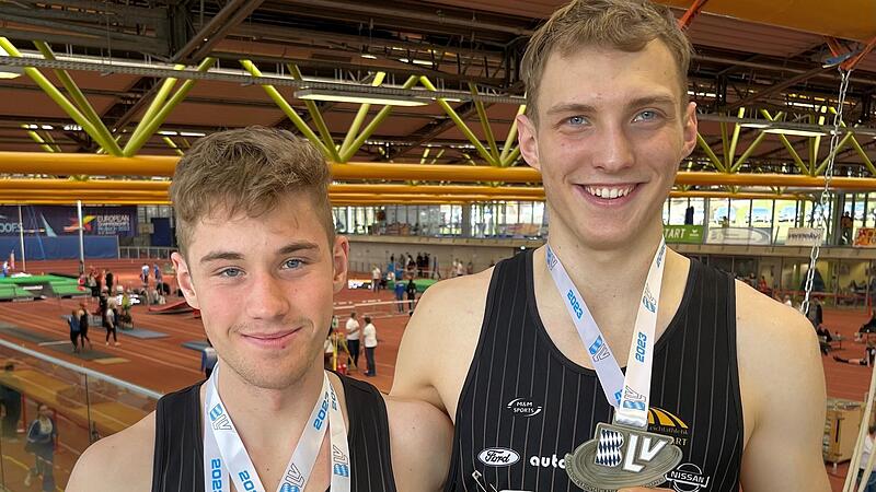 Jonas Babinsky (links) und Jonathan Willert von der LG Main-Spessart waren bei den bayerischen Hallen-Meisterschaften der Leichtathletik in M&uuml;nchen erfolgreich. Babinsky gewann &uuml;ber 400 und 800 Meter zweimal Gold, Willert &uuml;ber 200 Meter Silber.
