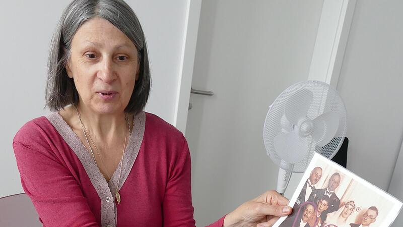 Maria Becker hat sorgf&auml;ltig j&uuml;dische Familiengeschichten recherchiert. Einige werden bei der Stolperstein-Verlegung verlesen - mit Fotos von Opfern, die Andreas Lohwasser im Archiv des Erzbistums Bamberg reproduziert hat.