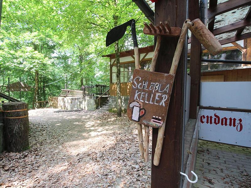 Der Schl&ouml;&szlig;la-Keller bleibt w&auml;hrend des Annafests doch nicht leer. Das schiefe Haus betreibt den Keller f&uuml;r zw&ouml;lf Tage.Forchheim & Fr&auml;nkische Schweiz