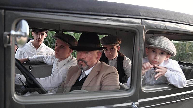 Die Hauptdarsteller von &bdquo;Dylan Papermoon&ldquo; (v.&nbsp;l.): Dylan Papermoon (Dylan B. Schr&ouml;der), Mickiethe Child (Danilo Pankratz), Inspector Rooney (Sony Kutscher), Bucksy Morayn (Maxim Gorochovski) und Little Timmy (Jaden M. Schr&ouml;der)Forchheim & Fr&auml;nkische Schweiz