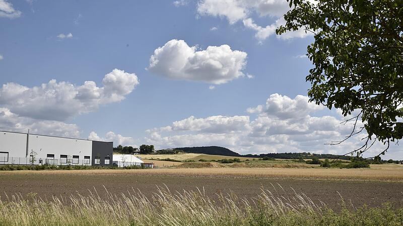 Auf ihrem eigenen Areal wollen die Fränkischen Rohrwerke eine Freiflächen-Photovoltaikanlage namens „Grünstromkraftwerk Fränkische“ errichten.