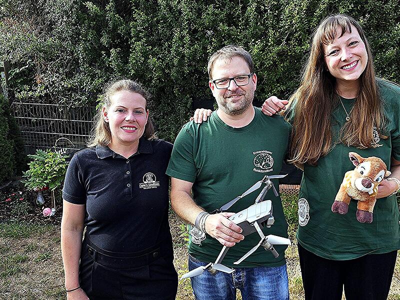 Dieses Team aus Ermershausen mit Carolin Gropp, Jens Höhn und Eva Vorndran (von links) hat sich der Rettung von Rehkitzen verschrieben.