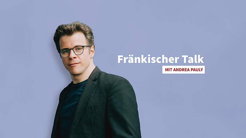 Der Chefdirigent der Bamberger Symphoniker Jakub Hrů&scaron;a ist im Podcast "Fr&auml;nkischer Talk" mit Andrea Pauly zu Gast